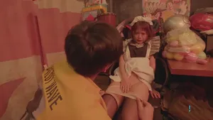 Nhờ chị gái dạy hôn