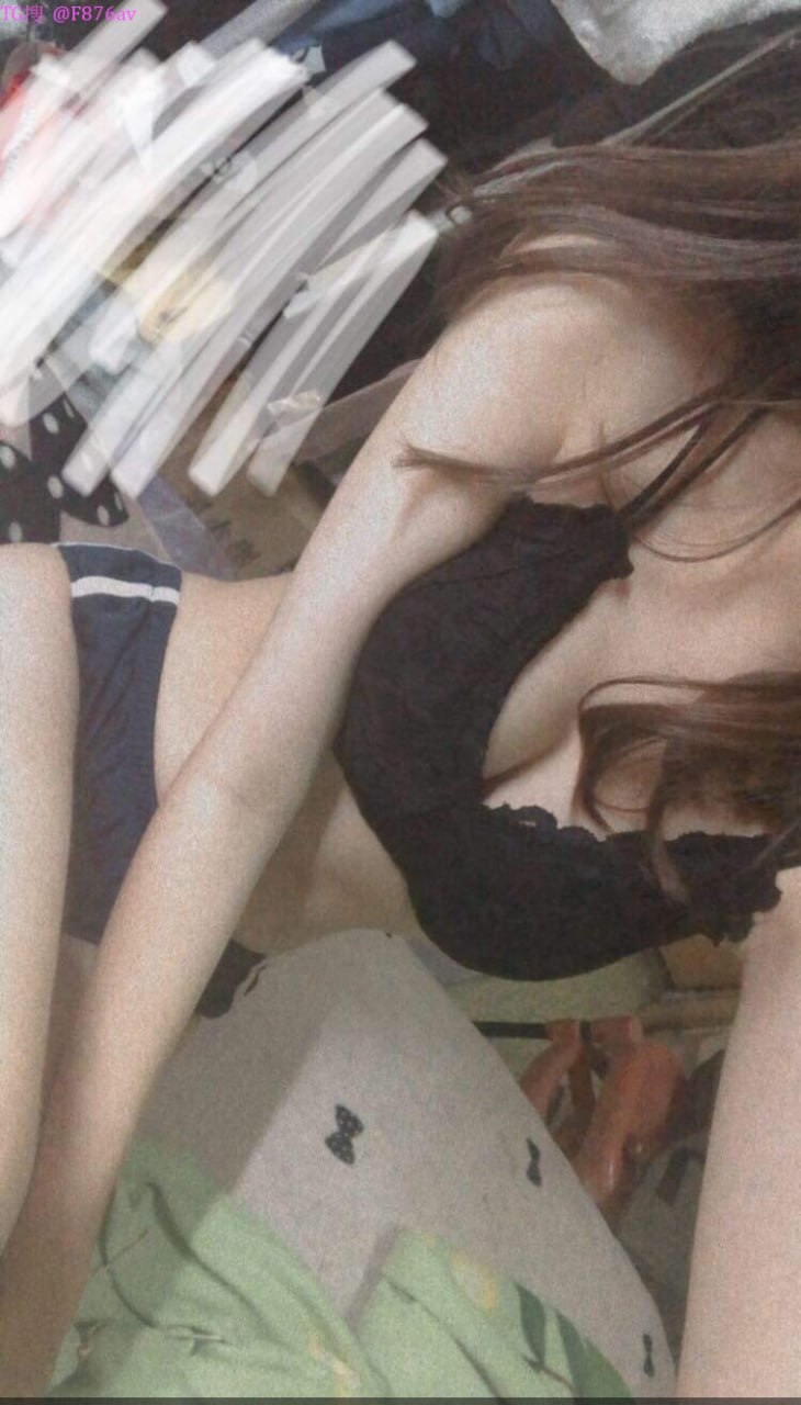 Người chồng thất nghiệp, Cô vợ mệt mõi vì phải đi làm rơi vào cám dỗ của bạn thân chồng